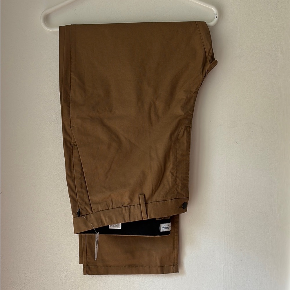 Old Navy Men's Khakis NWT size 44x30